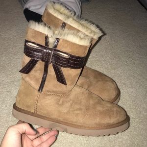 Chestnut Bow Ugg